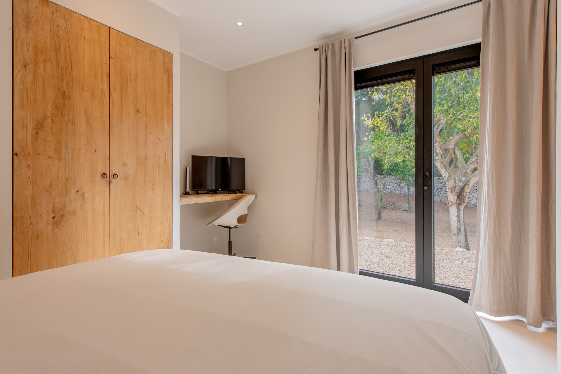 Resa estates Geraldine te koop finca noorden north ibiza sale bathroom bedroom views.jpg